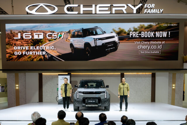 Foto 1_ Manajemen Chery Indonesia memperkenalkan Chery J6T CSH yang kini telah resmi dibuka untuk program pre-booking selama GIIAS 2026.