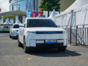 JAECOO J5 EV Cuma Rp337 Jutaan di GIIAS Surabaya, Bonus Bodykit Menanti